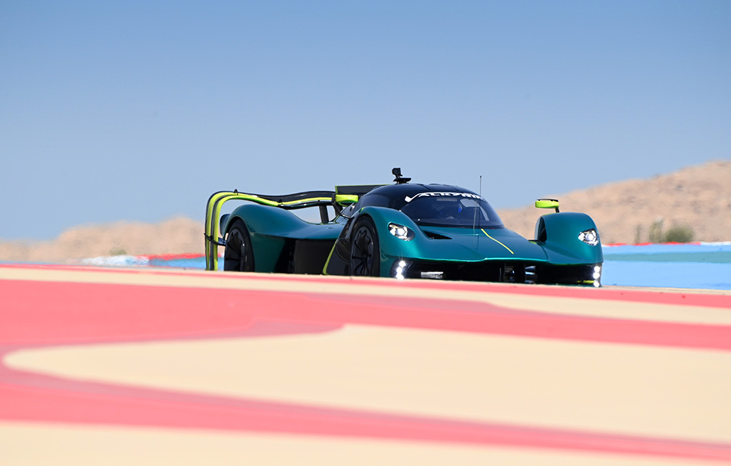 revs up the crowd at Bahrain Grand Prix - Aston Martin Valkyrie AMR Pro - cChic Magazine Suisse