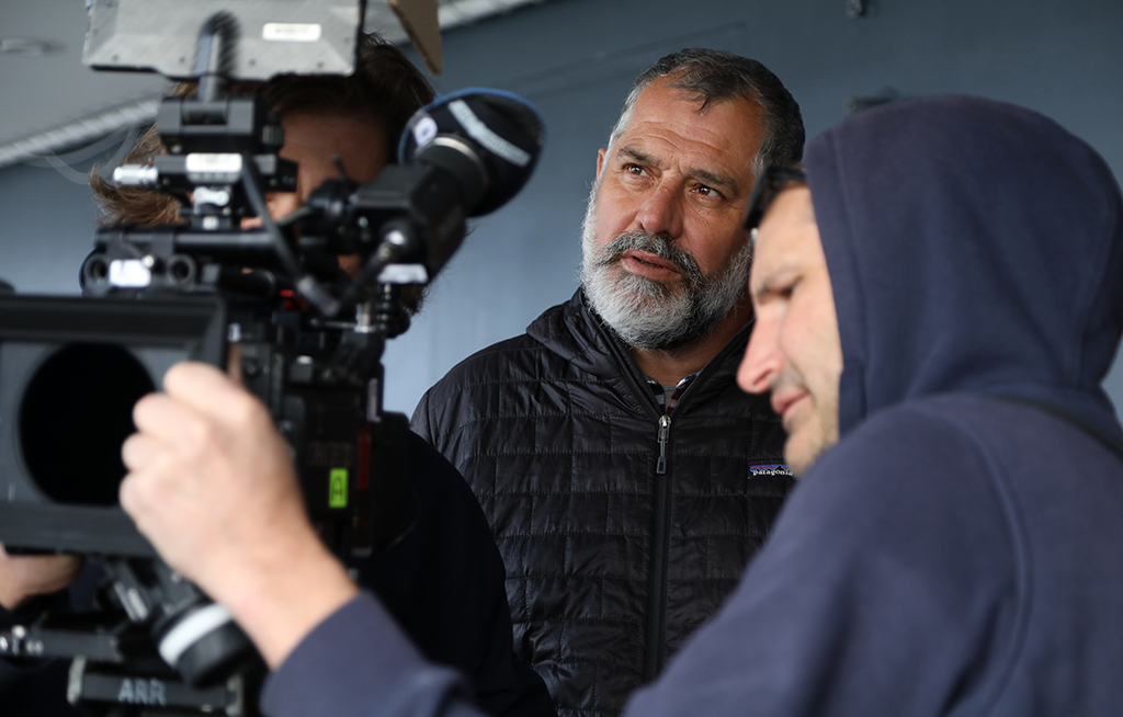 Le réalisateur Luc Jacquet en tournage à bord du Commandant Charcot - Ponant - cChic Magazine Suisse