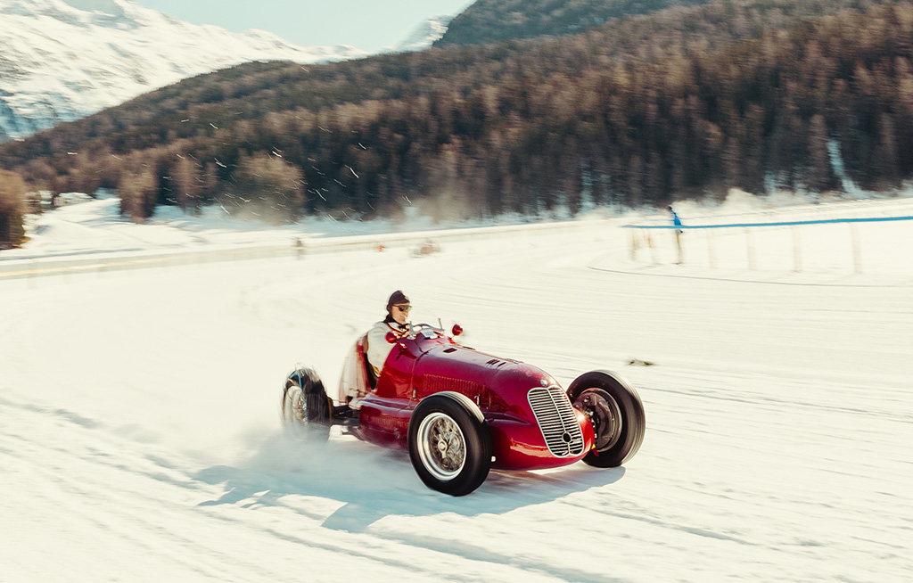 Maserati Aktuelle treffen klassische Modelle auf Eis und Schnee