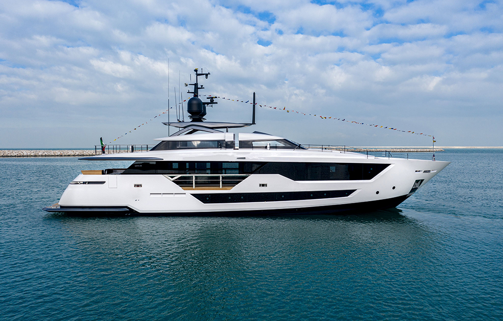 Custom Line 106’ M/Y Gerry’s Ferry The first yacht of the year launched by the brand’s planing line
