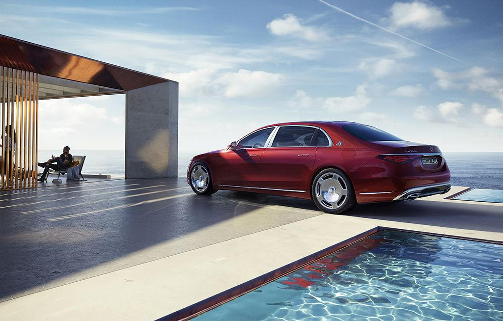launches its first plug-in hybrid model - Mercedes-Maybach