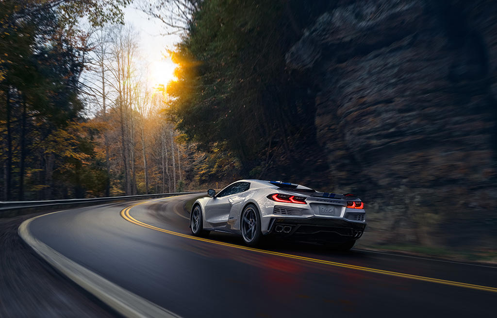 FOR ITS 70TH BIRTHDAY CHEVROLET GIVES THE WORLD AN ELECTRIFIED AWD CORVETTE
