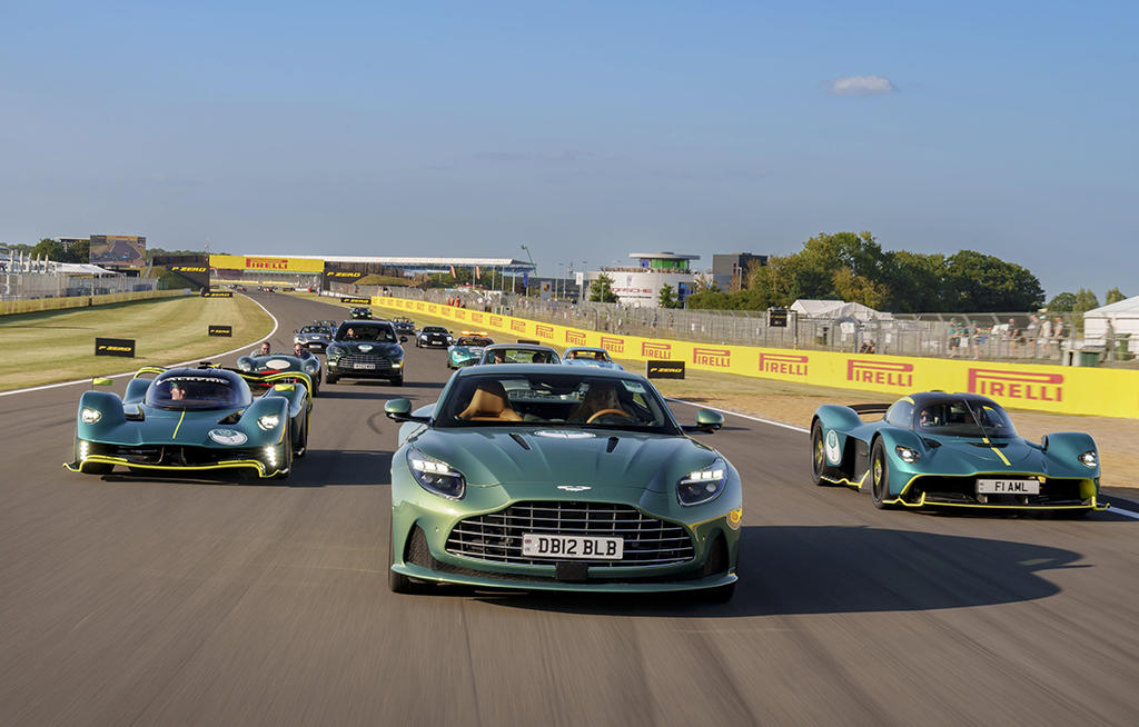 110 Aston Martins take to the British Grand Prix cChic Magazin Schweiz