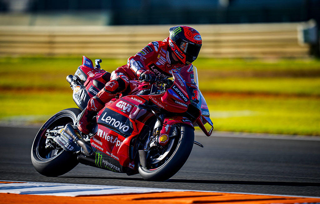 Ducati triomphe dans les courses de moto