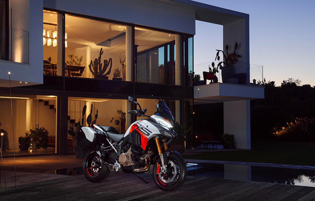 Plaisir du voyage ou sportivité sur longue distance les nouvelles Ducati Multistrada V4 S Grand Tour et Multistrada V4 RS cChic Magazine - Prestige luxe culture art de vivre